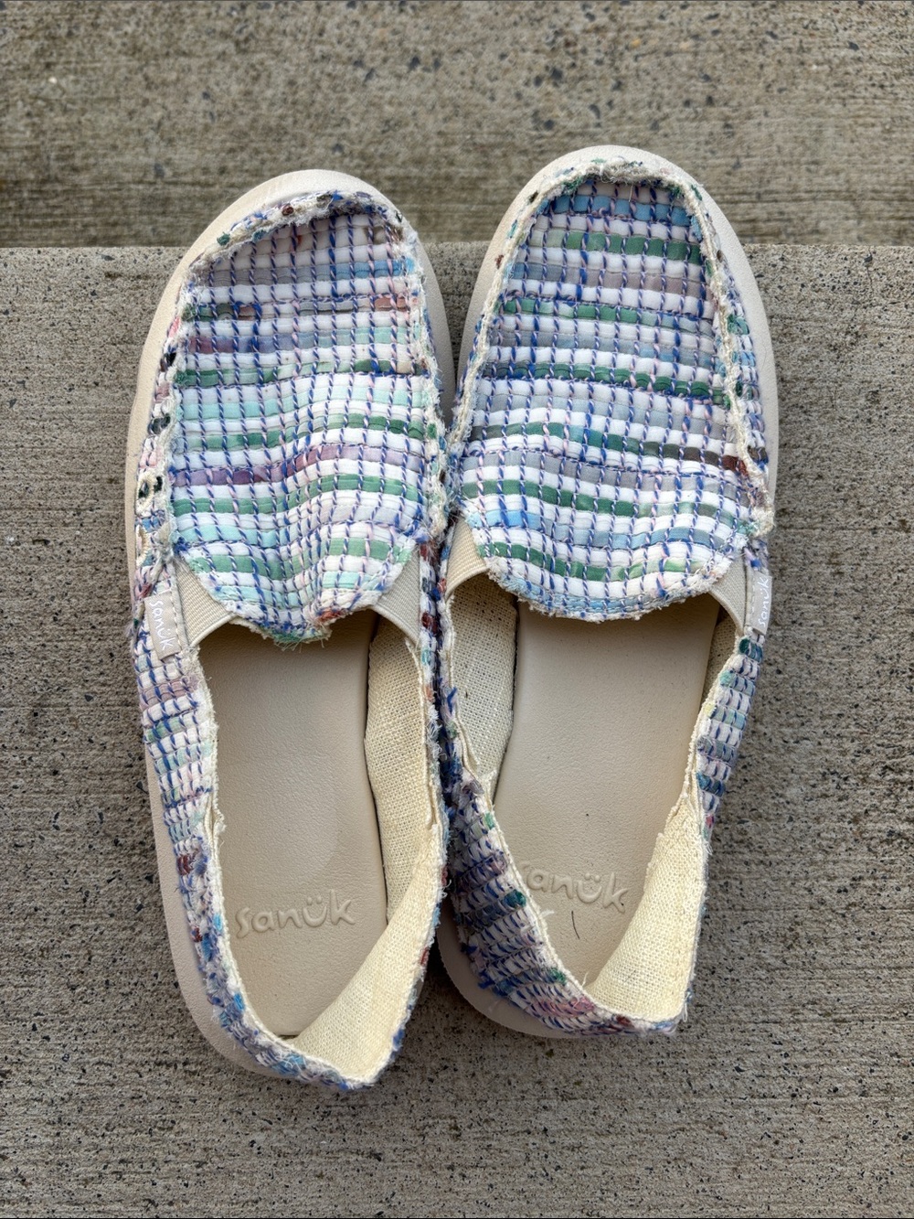 Sanuk Women's Cream Pastel Plaid Slip-On Moccasins size 7